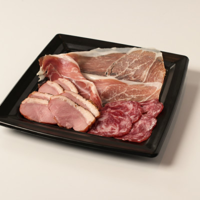 サラミ生ハムの盛り合わせ